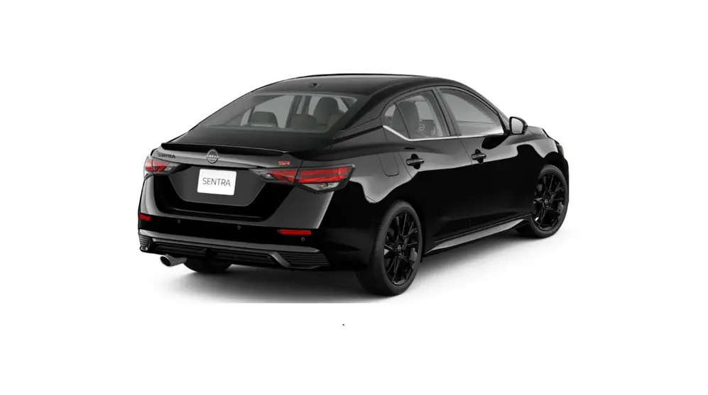 El Sentra exclusivo en color negro es más deportivo y arriesgado.