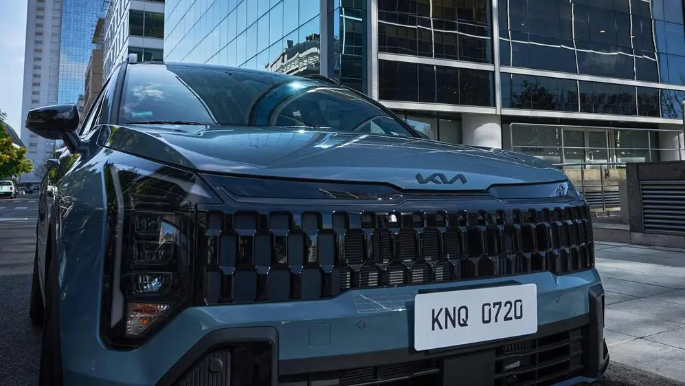El nuevo Kia renovó su parrilla con la nueva estética global de la marca.