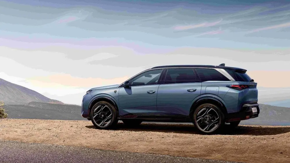 El Peugeot 5008 también fue rediseñado
