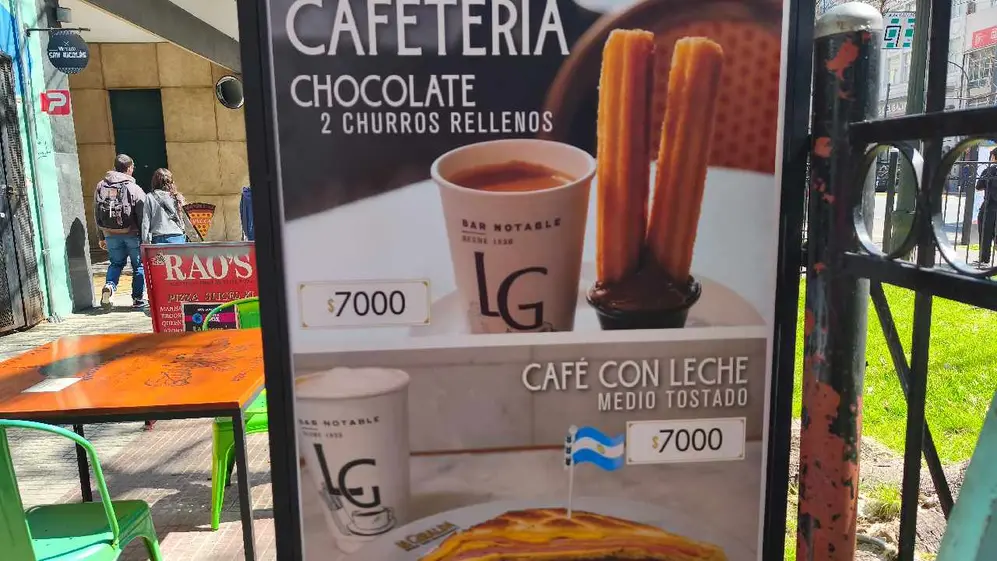 la mitad