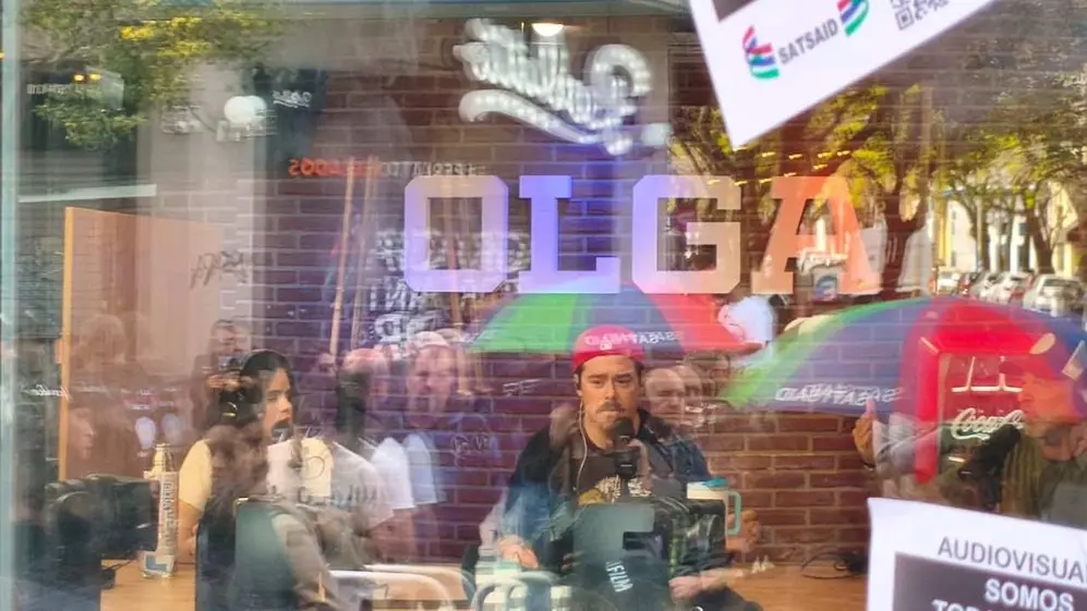 Protestas del sindicato SatSaid frente al canal de streaming OLGA