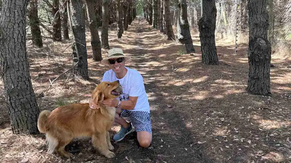 Aguerre combina en el barrio su pasión por el surf, la naturaleza y la vida en comunidad