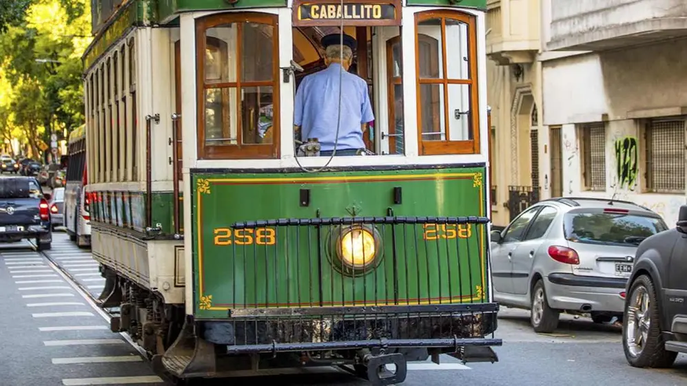 Los sábados se puede pasear en el histórico tranvía sin costo