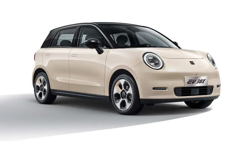 Un hatch chico es el nuevo eléctrico de Jac.
