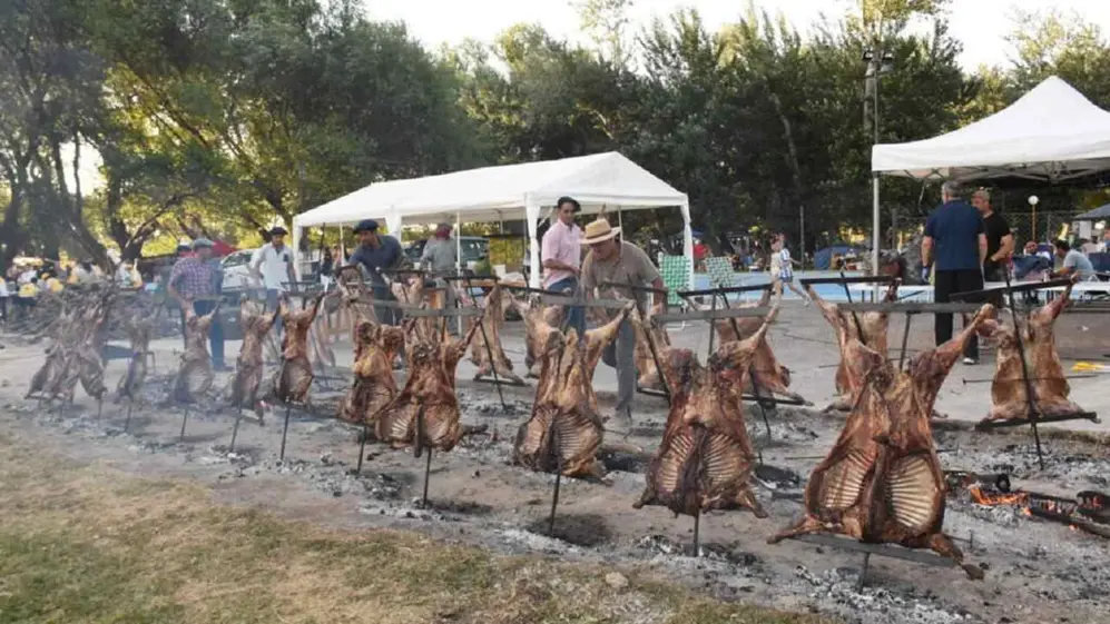 La fiesta del cordero se celebra en Saavedra