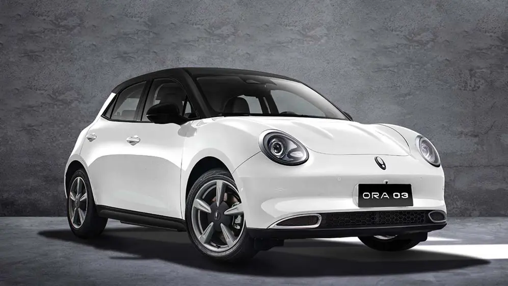 Ora es un pequeño auto eléctrico chino, que está siendo un éxito en ventas.