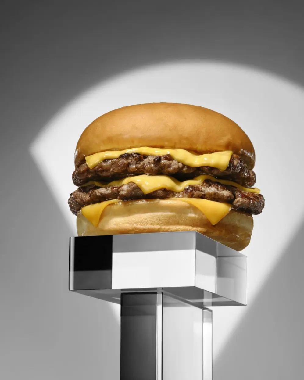 La marca cerró seis sucursales, achicó su menú a tres hamburguesas y apostó por volver al origen