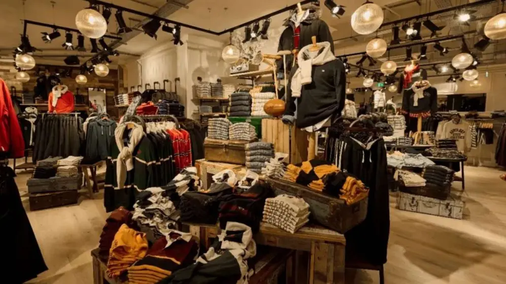 Superdry proyecta un ritmo de apertura de 10 franquicias por año bajo un modelo regional