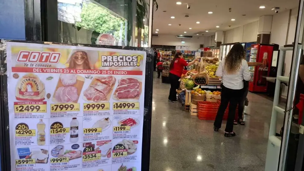 El nuevo Coto versión reducida, en la esquina de México y Pichincha