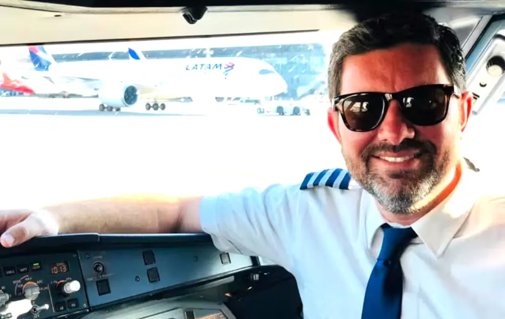 Agustín Issin, el piloto que facturó el vuelo de Adorni de Punta del Este a San Fernando.