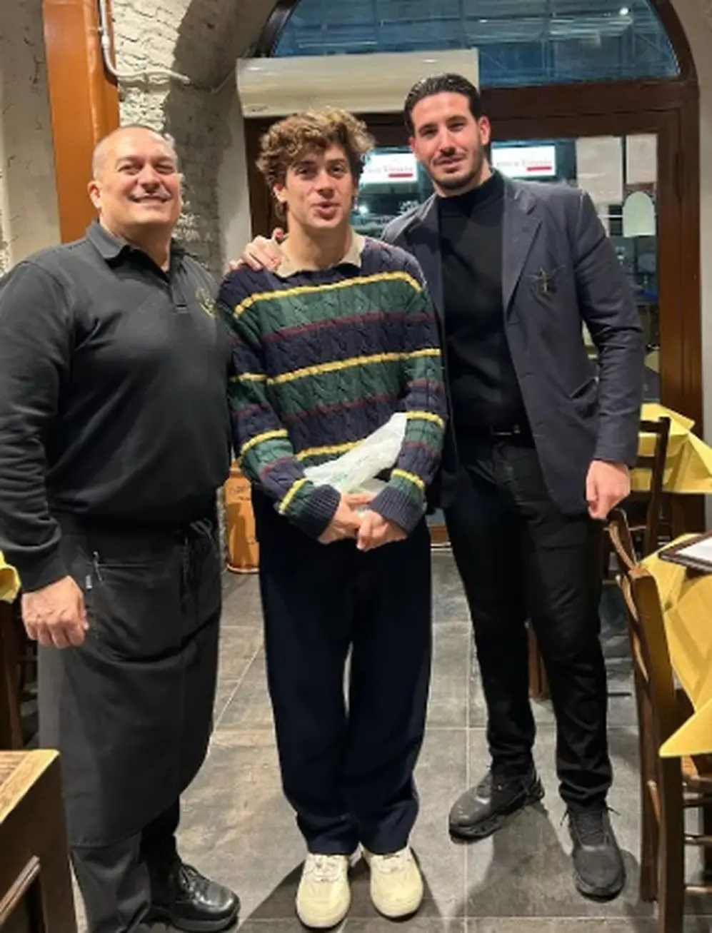 Franco Colapinto en un restaurante italiano