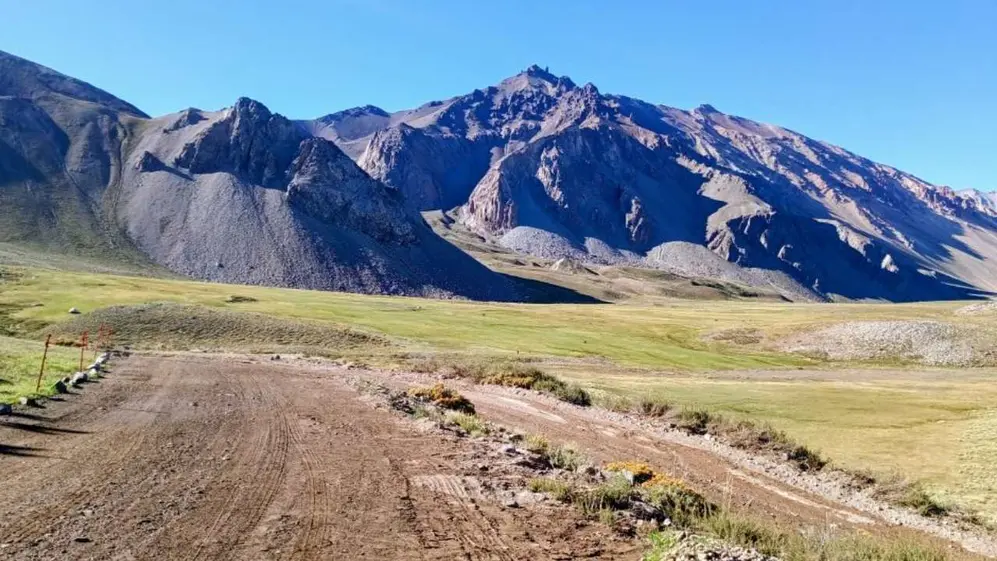 Trabajan en la RP 222 de Mendoza en su tramo más desafiante, de Las Leñas a Valle Hermoso