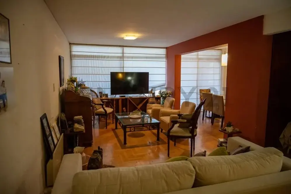 El departamento está ubicado en una zona bien valuada en la capital bonaerense