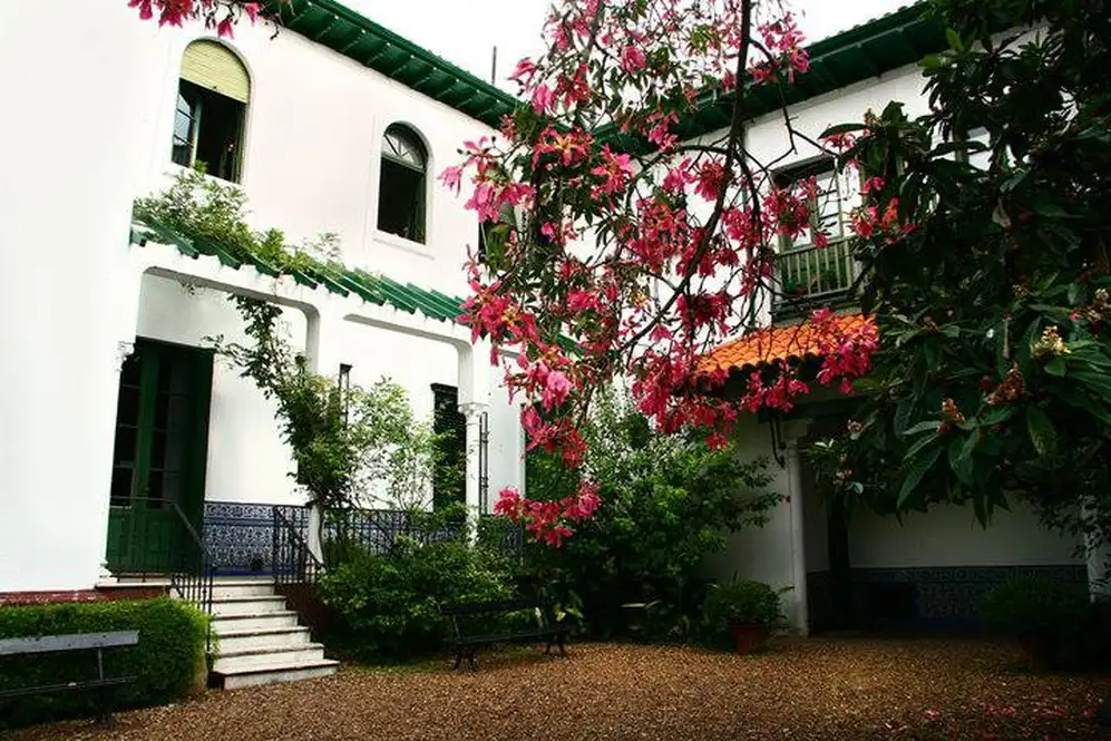 Visitado por vecinos, turistas y estudiantes, que lo utilizan como lugar de descanso