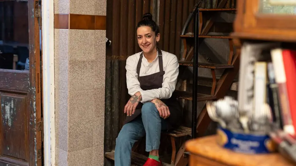 Jazmín reunió antigüedades desde los 15 años soñando con su futuro restaurante propio