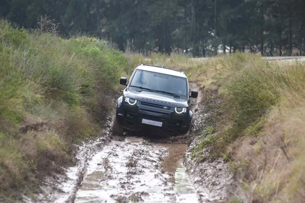 Defender combina las aptitudes off road con el lujo moderno.