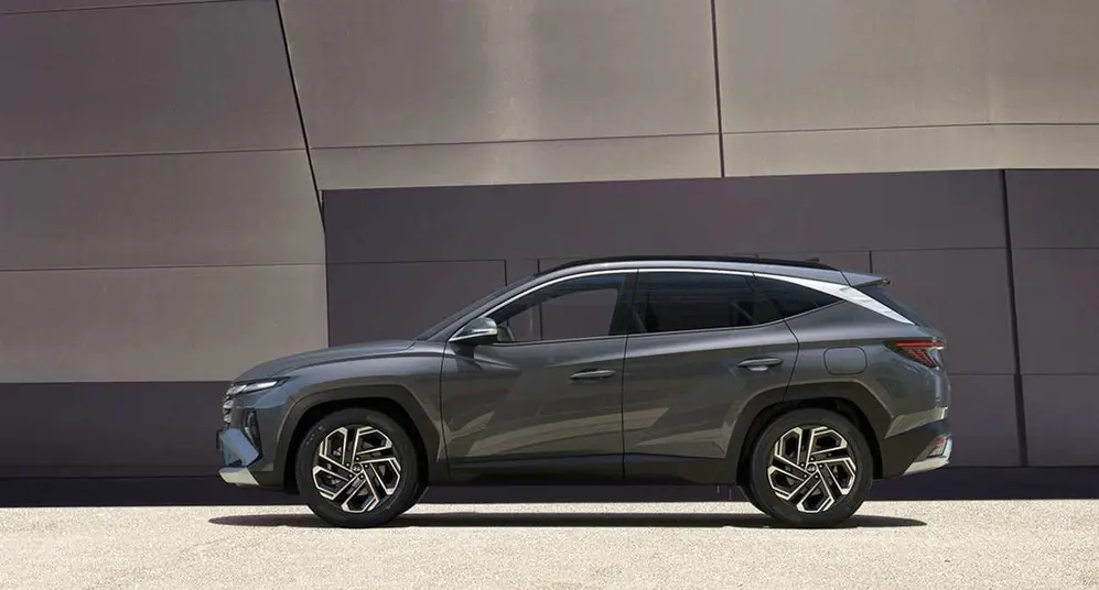 El Hyundai Tucson cuenta con un perfil con más caída de techo.