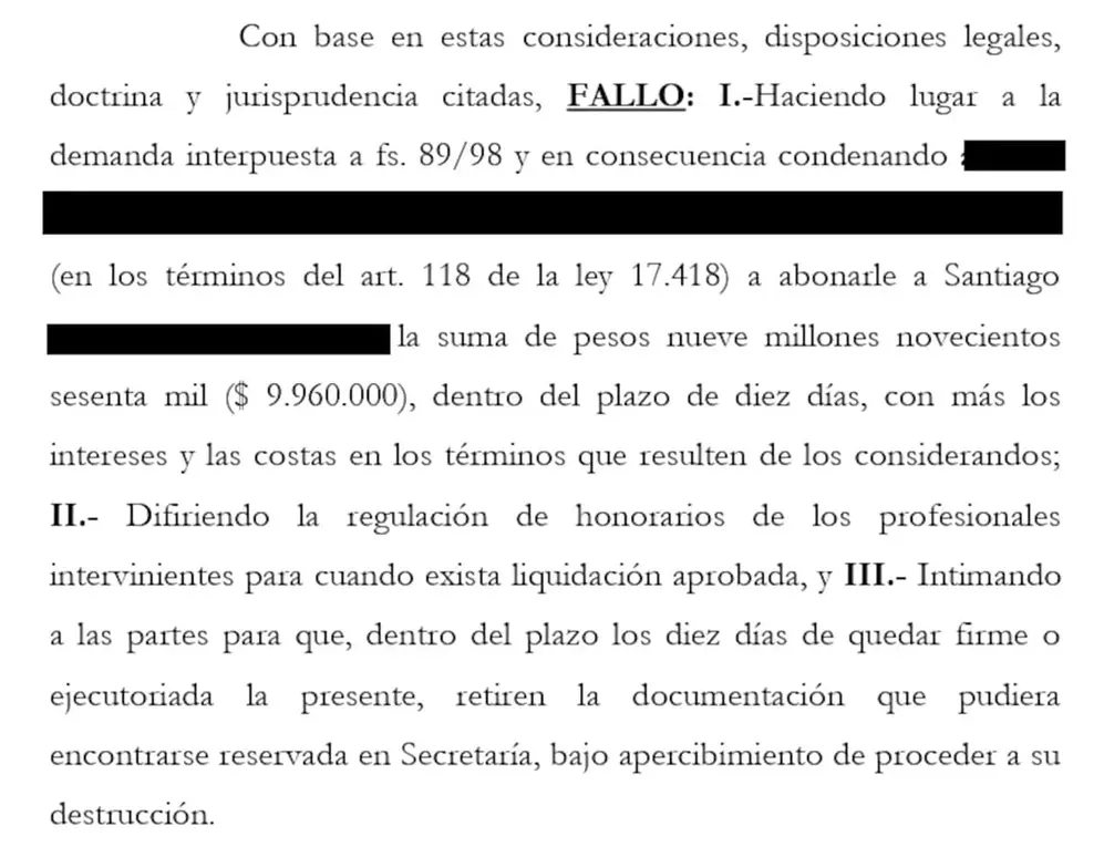 Un hombre recibirá una millonaria indemnización de tras un grave accidente en una cancha de futbol 5