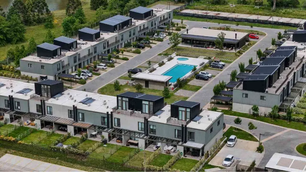 Complejo de casas recién terminadas en zona norte