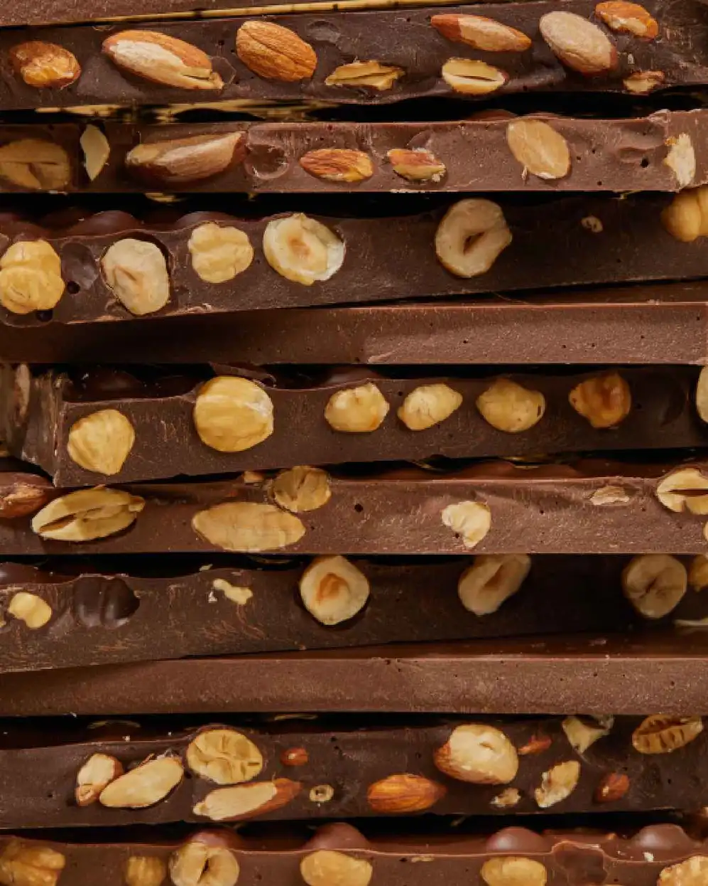 Variedad de chocolates con frutos secos de la marca Rapanui