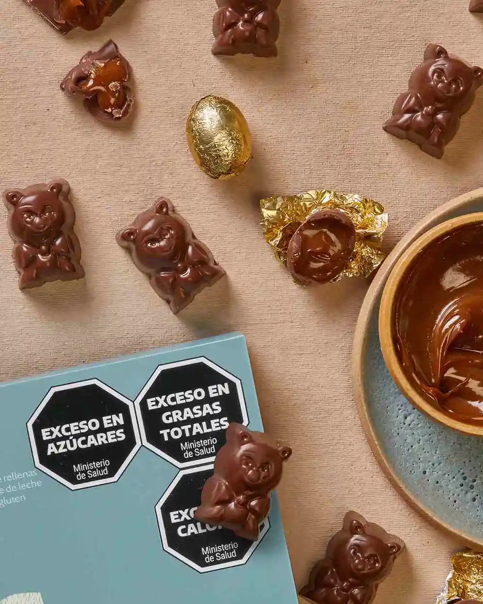Variedad de bombones y ositos de chocolate de la marca Rapanui