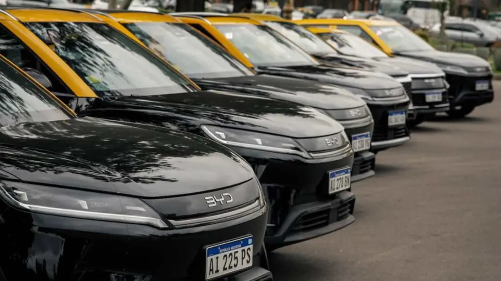El gobierno porteño lanzó una línea de créditos para que taxistas puedan comprarse autos eléctricos