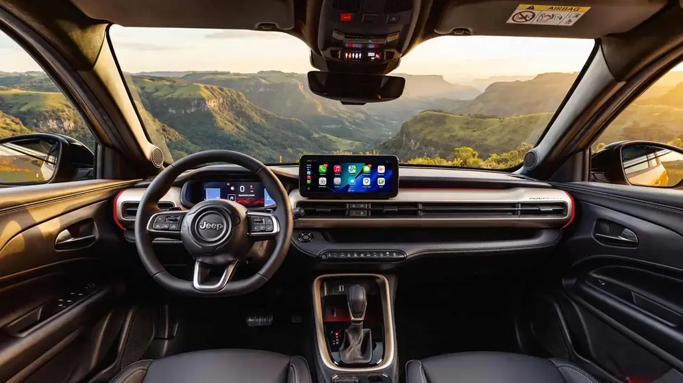 Imagen interior del Jeep Avenger. Foto oficial.