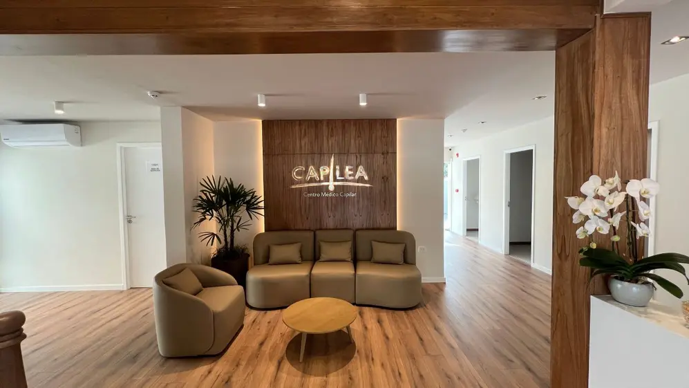 Sala de espera del Centro Médico Capilar Capilea