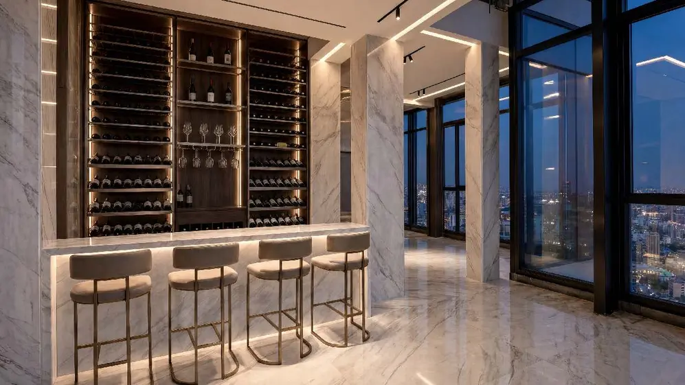 Barra con banquetas y opciones de botellas en piso a estrenar con vista de noche a Puerto Madero