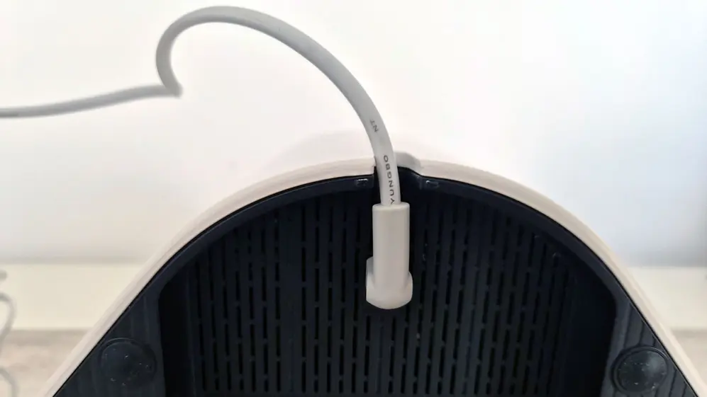 Cable de alimentación de energía del Samsung  Music Studio 5. Foto de iProfesional