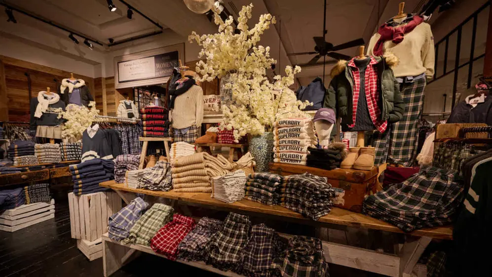 Local Superdry por dentro repleto de prendas (Gentileza Superdry)