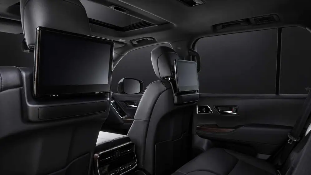 Respaldos de asientos con pantallas Toyota Land Cruiser. foto oficial.