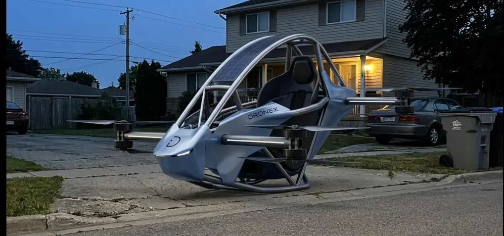 El DroneX frente a una casa