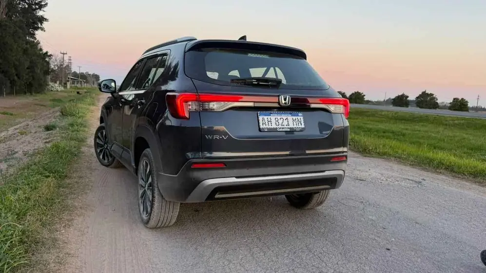 Honda WRV de atrás.