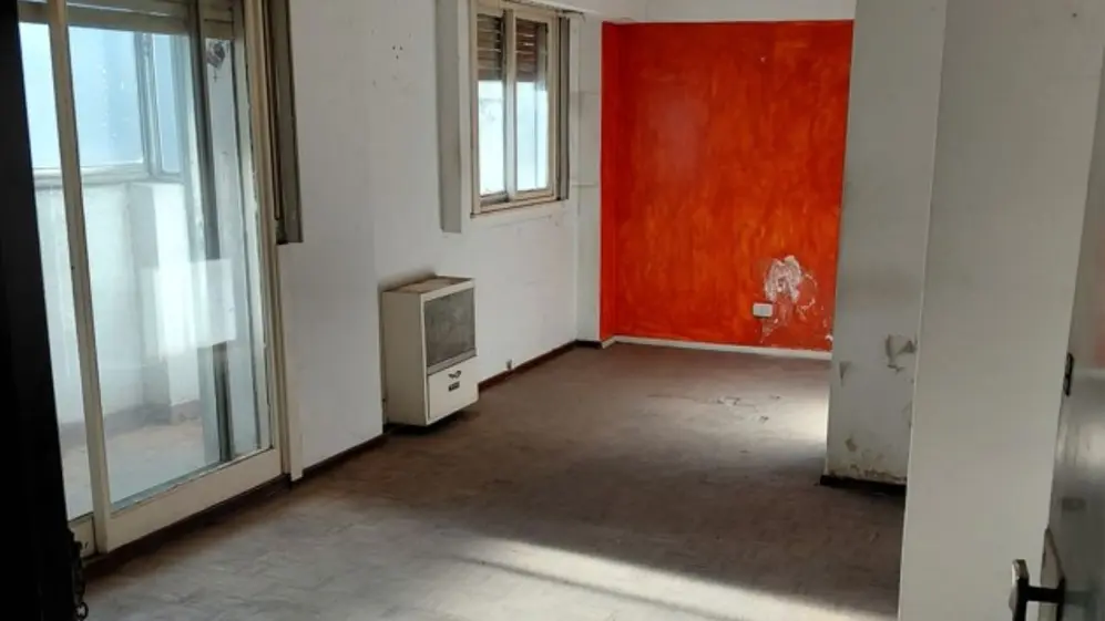 Así es por dentro del departamento monoambiente que se subasta en Balvanera