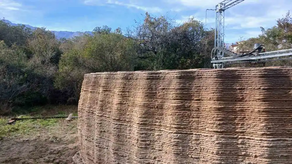 Paredes de una vivienda construidas con impresión 3D mediante capas de material superpuestas