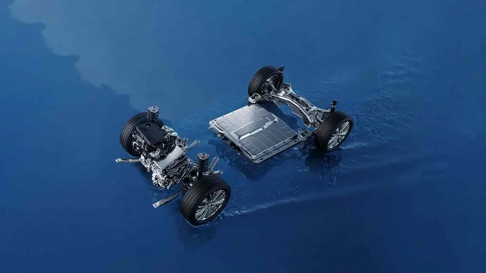Motor y transmisión híbrida. foto oficial