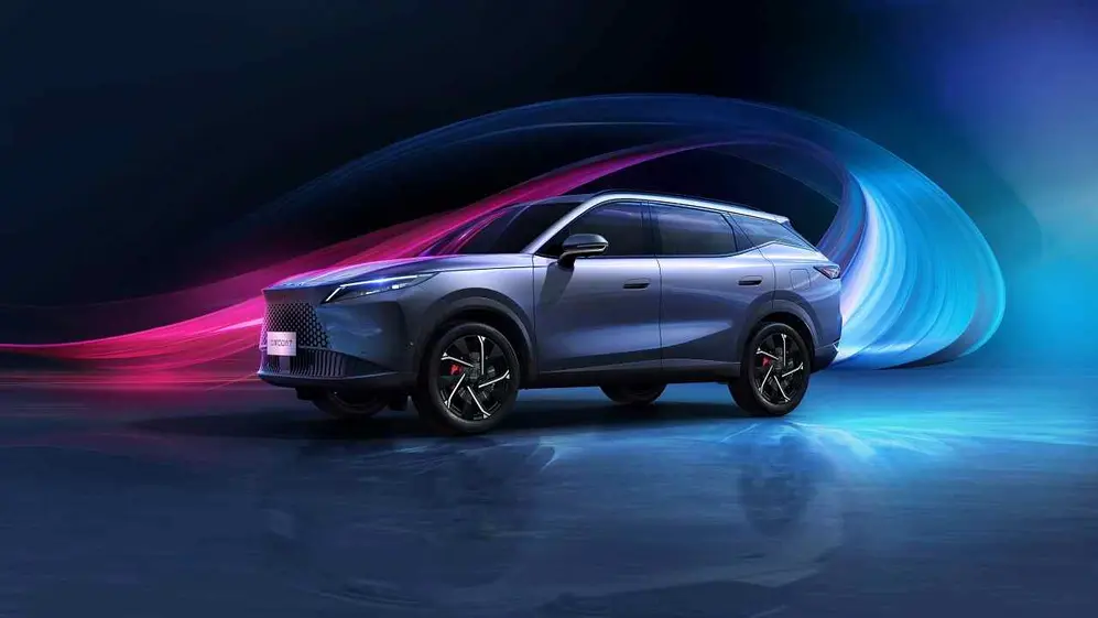 SUV de perfil. foto oficial.