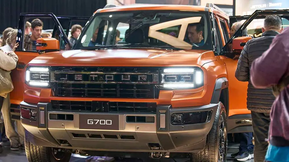 Frente de SUV en feria. foto propia.