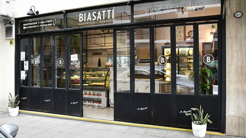 Fachada exterior del local gastronómico BIASATTI de Belgrano (CABA)
