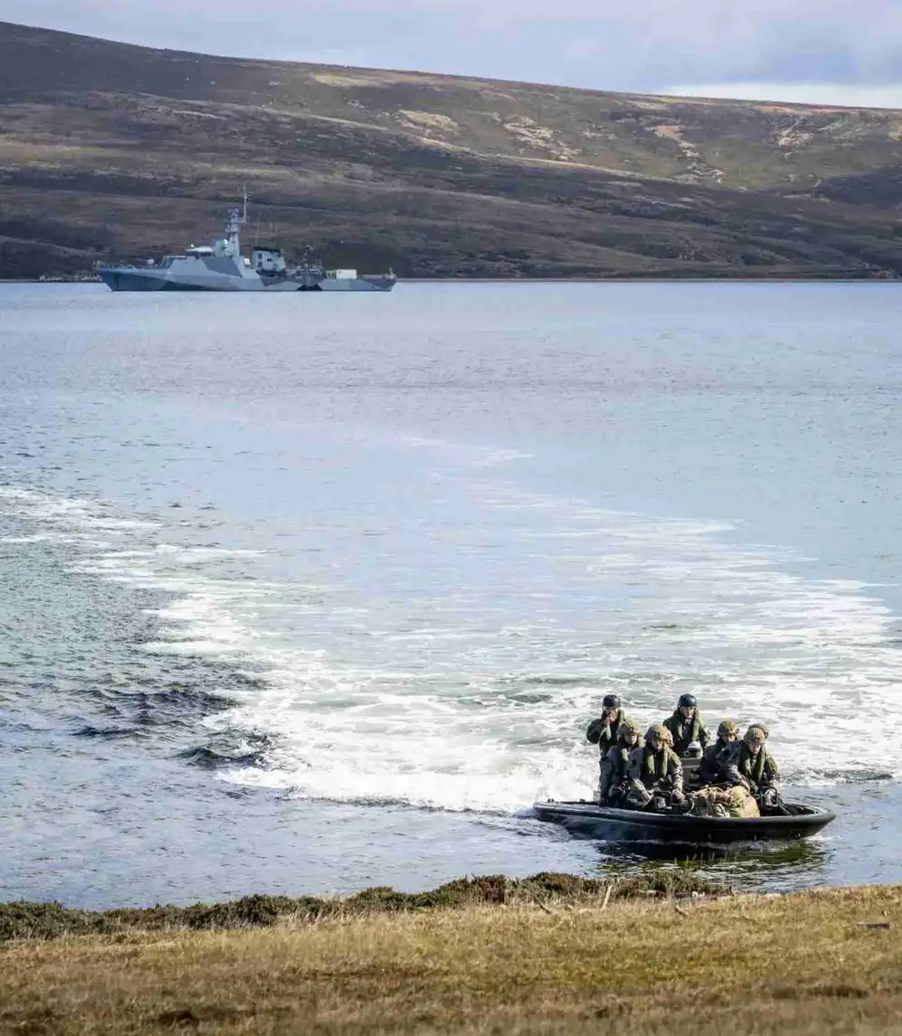 El desembarco anfibio recreó la operación que llevó a cabo en la guerra de 1982