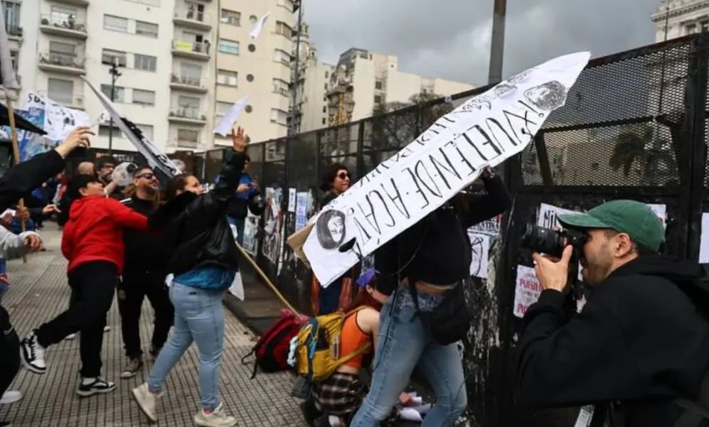 Hubo violentos incidentes entre manifestantes y la policía en la marcha universitaria