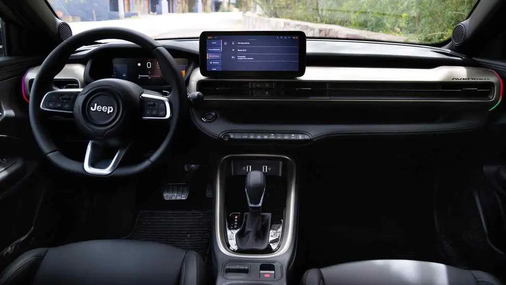 Interior suv. foto oficial.