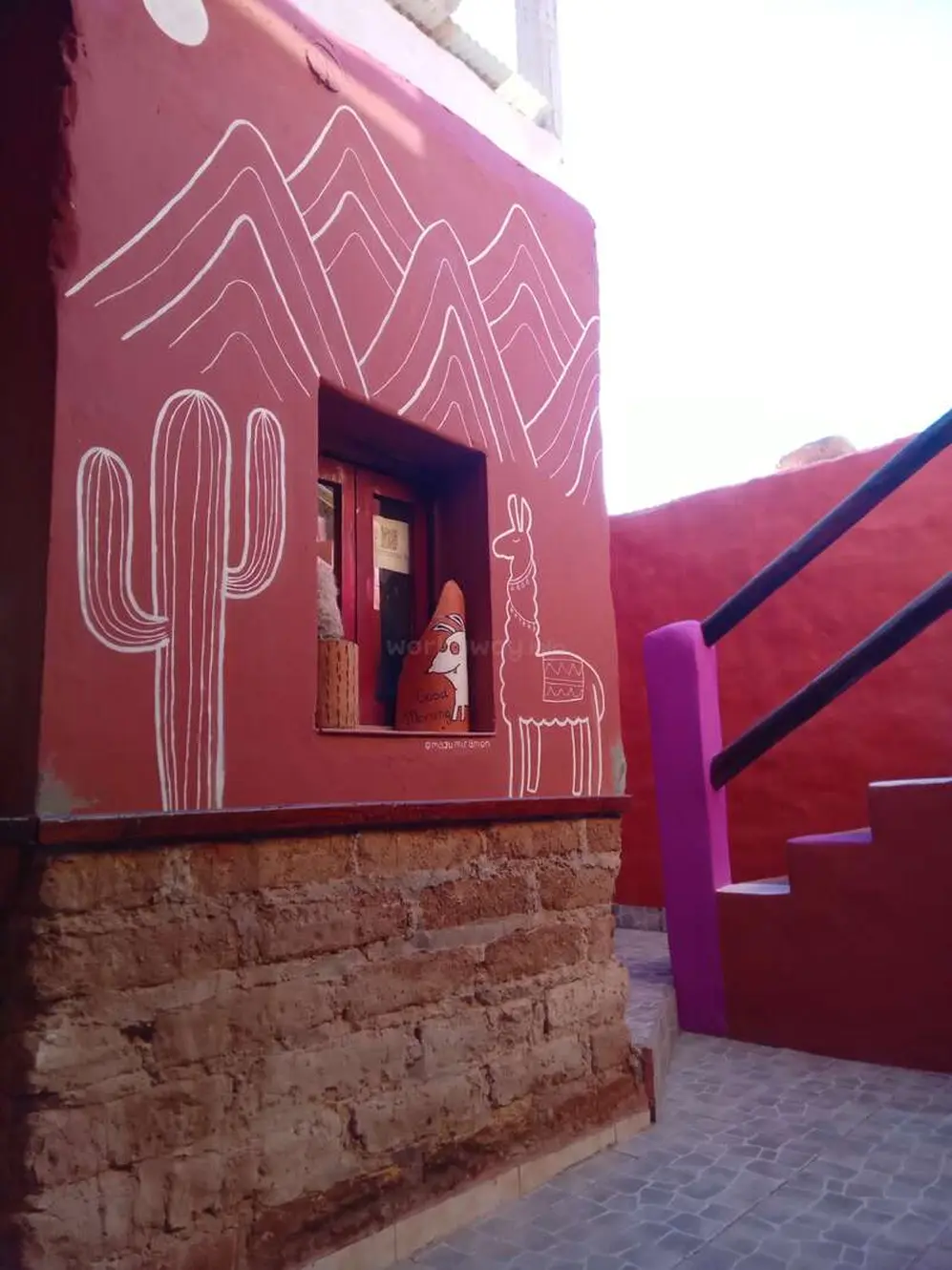 El voluntario estará a cargo de recibir a los turistas, orientarlos sobre las instalaciones y atende