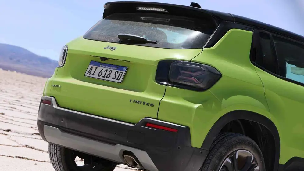 Parte de atrás del SUV foto oficial.