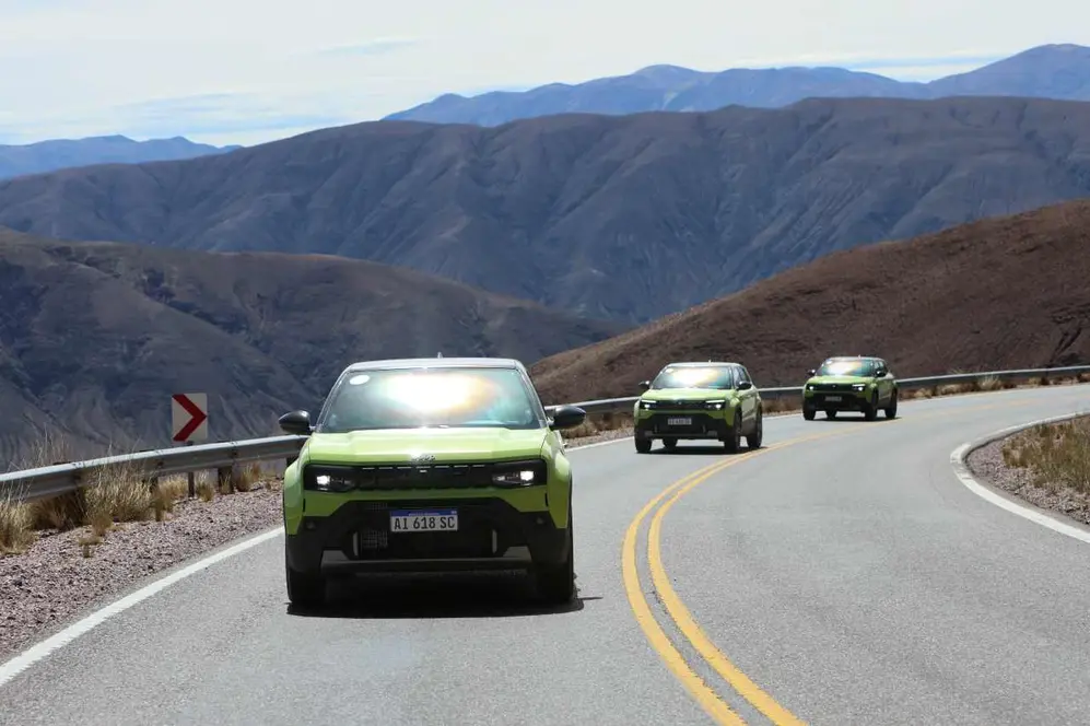 autos en ruta. foto oficial