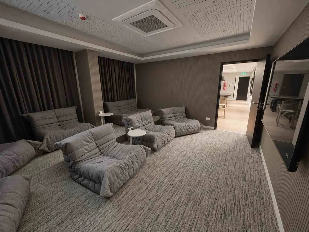 El complejo contará con sala de cine con previa reserva (Prensa MilAires)