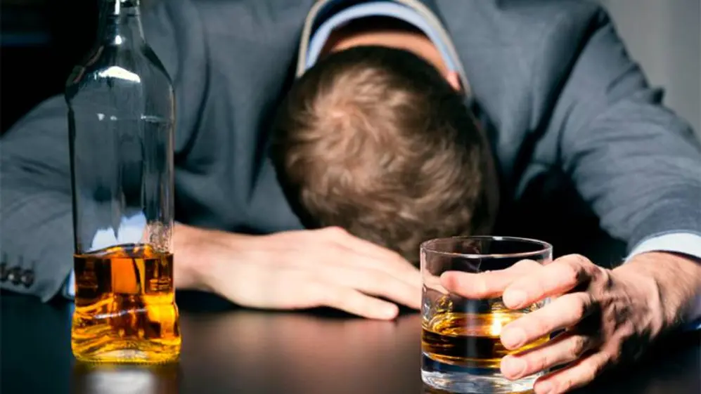 COnsumir alcohol en forma excesiva 