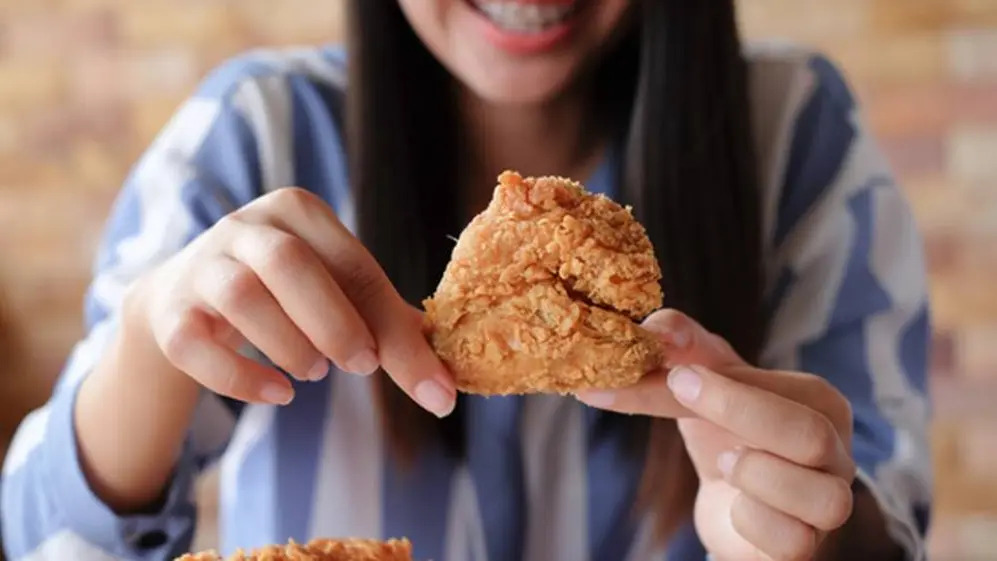 El pollo se debe consumir bien cocido