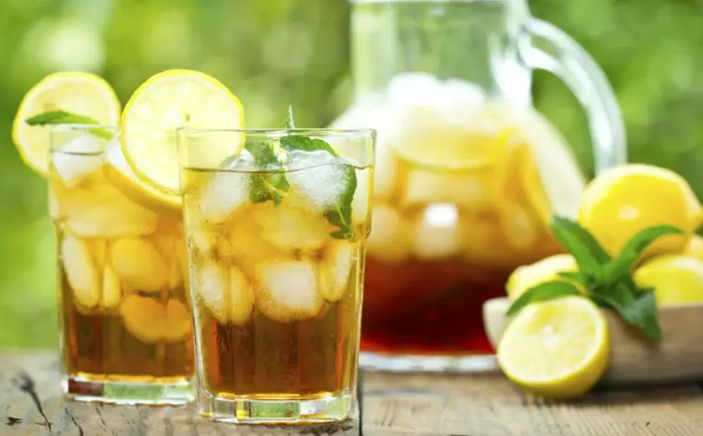 A la hora de hacer un trago exclusivo para adultos podés sumarle ron a tu limonada